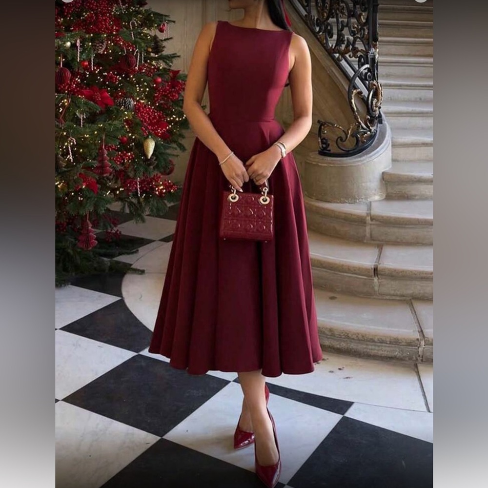 Elegant Burgundy Sleeveless Dress - Picture 4 of 11